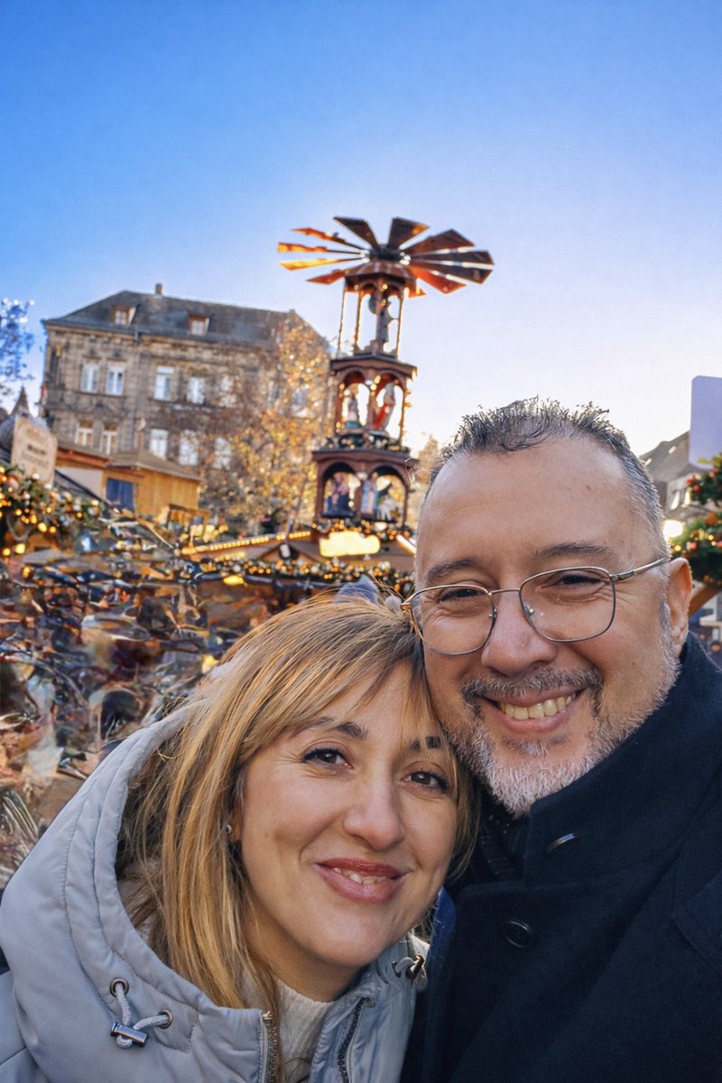 Nürnberg’de “şuraya park edelim” dedik… 
Bir baktık Weihnachtsmarkt’ın içindeyiz 🎄✨Kalbimizin götürdüğü yer😊
Bu arada paylaştığım fotoğraflara özelden dua mesajları gönderen, varlığını hissettiren dostlara; hiç tanımadığımız ama güzel enerjisini hissettiren tüm takipçilerime