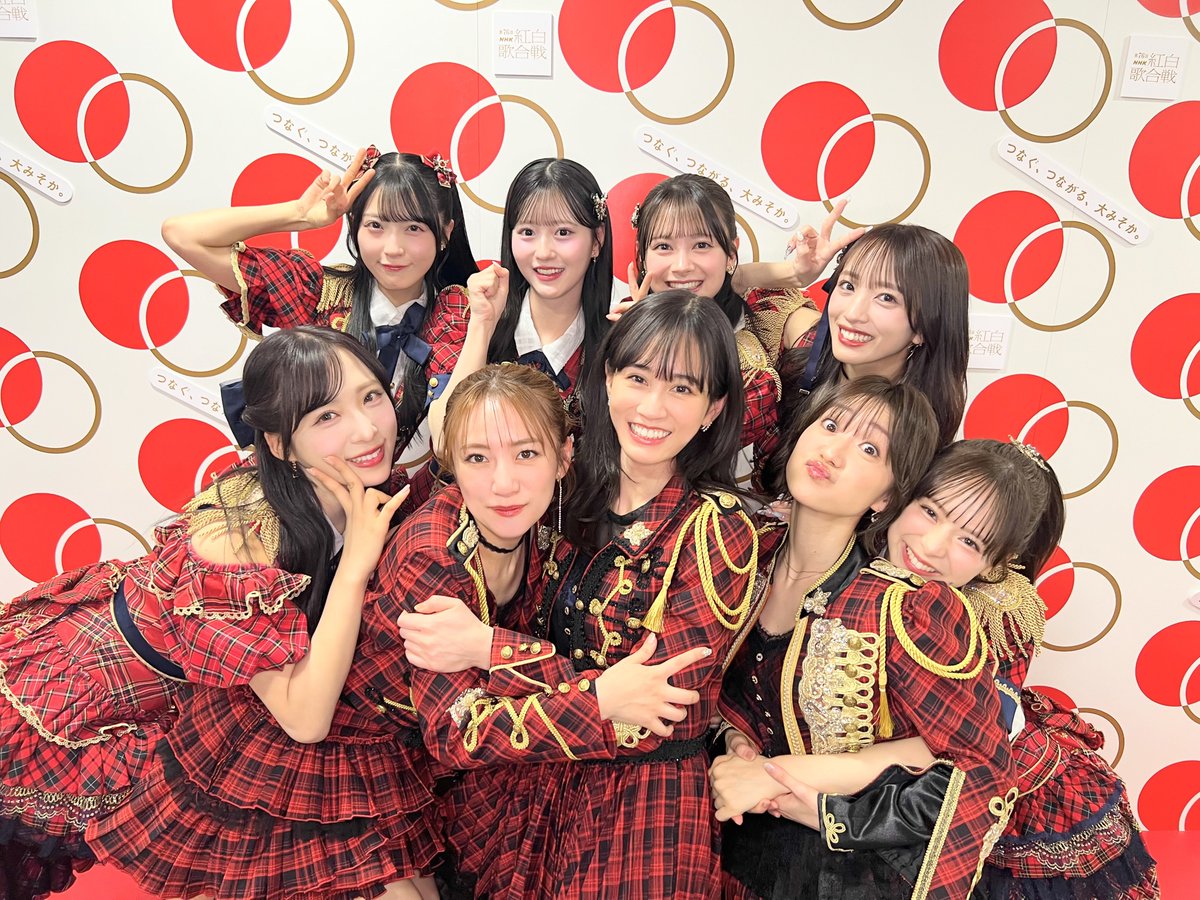 AKB48_staff's tweet photo. ❤️🌸🤍第76回NHK紅白歌合戦🤍🌸❤️

OGメンバーのみなさんと❕
リハと囲み取材に参加してきました✊🏻🩰
いよいよあと2日…👀💡𓈒⟡₊˚
#NHK紅白 #紅白歌合戦
#AKB48_20thYear https://t.co/ar8AeBYMMp