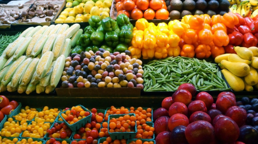 البندورة بـ15 قرش والخيار بـ50 في السوق المركزي اليوم 