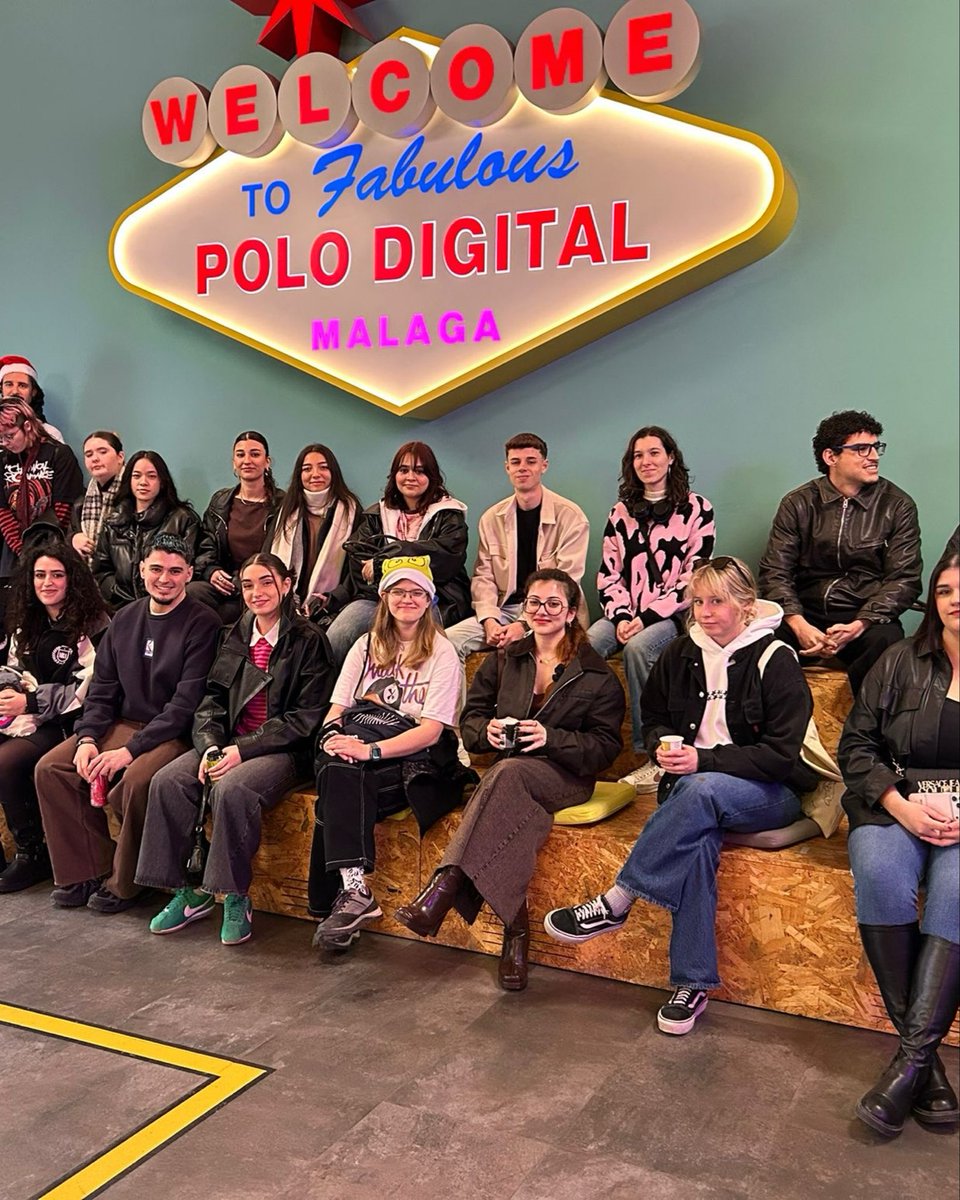 EadeUniversidad's tweet photo. Alumnos de 3º y 4º curso del Grado en Diseño Gráfico, han acudido a las instalaciones de Polo Digital acompañados de sus docentes Vicky Escolar, José Luis Valverde y Álvaro Torres, con el objetivo de acercarse al ecosistema creativo y empresarial de la ciudad.. https://t.co/yEYVVAOiU1