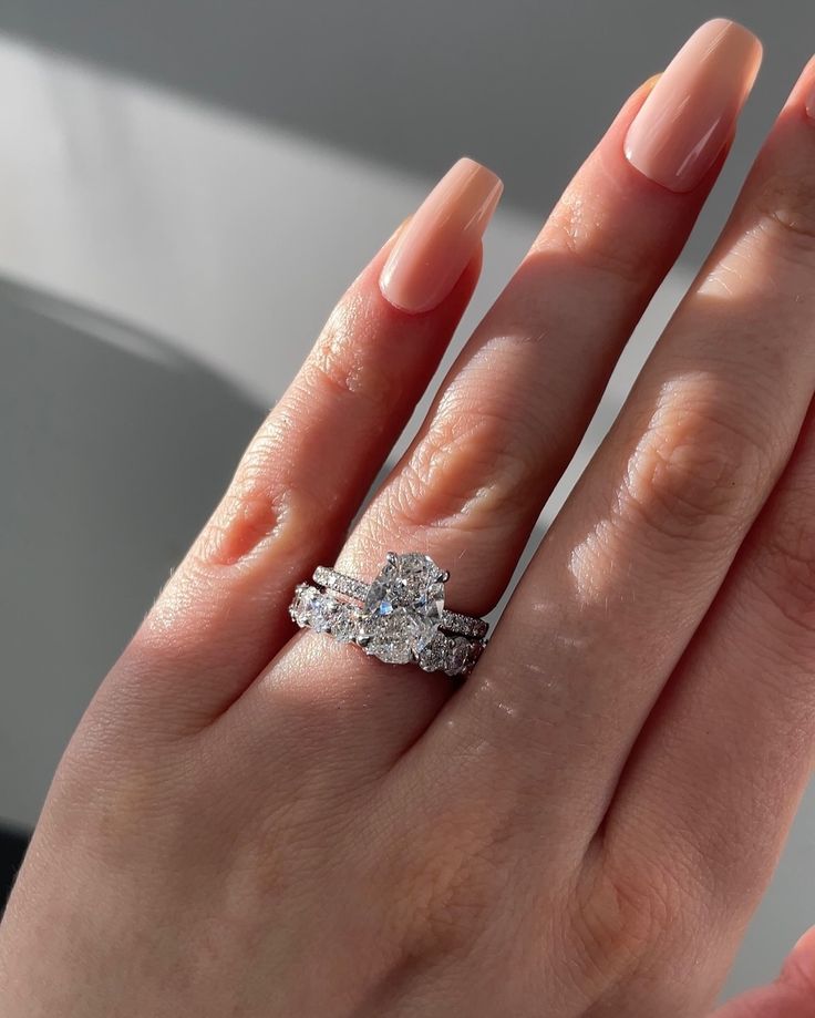 theGIRLScare's tweet image. Girls, choose your wedding ring 💍