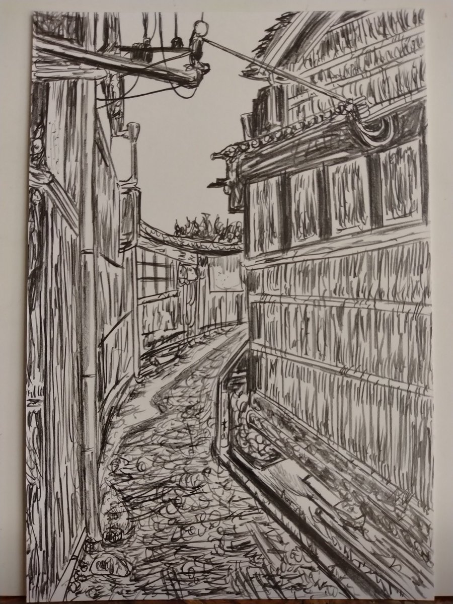 こんばんは、ハガキサイズ鉛筆画再投稿(ある路地裏の様子)です