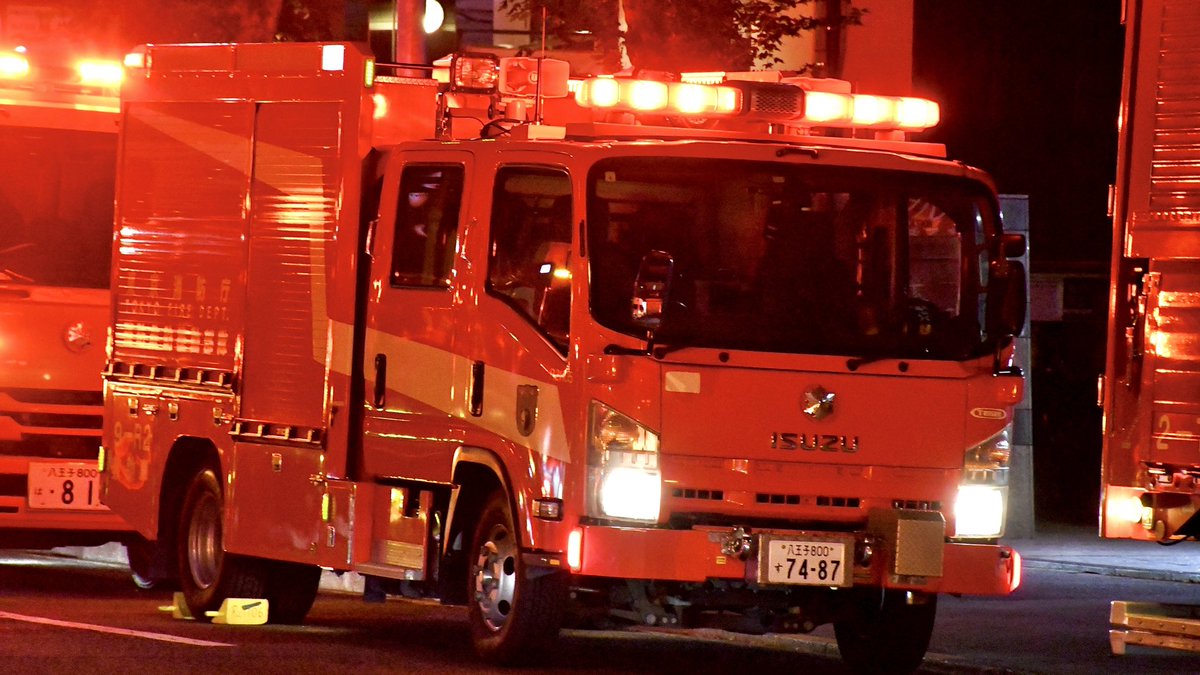 FireFront119's tweet image. 東京消防庁　第九消防方面本部
消防救助機動部隊(ハイパーレスキュー)
救助車(IV型)　「第九本部R2」

緊急消防援助隊として航空機で被災地へ向かうことを想定した小型の救助車。ウインチや照明装置、発電機などを装備している。