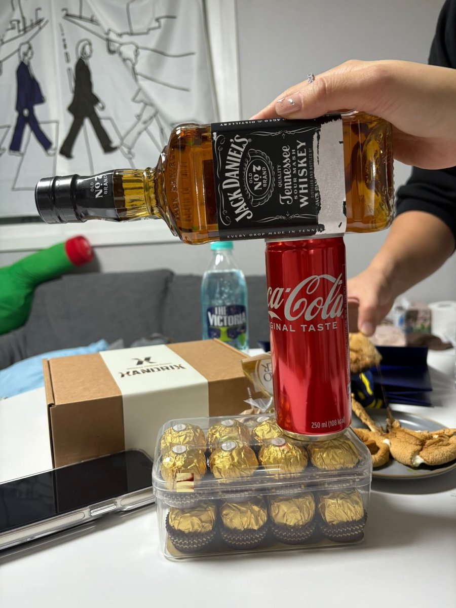 Сайхан батарей дриллтэй боллоо гээд баярлатал арай ч дээ.😂😂😂

Ямартай ч бэлгээ хүлээн авлаа. Баярлалаа.🤩