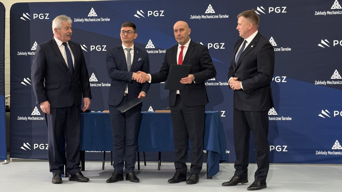 MON_GOV_PL's tweet image. Prezesi @PGZ_pl i Zakładów Mechanicznych Tarnów podpisali umowę na realizację projektu inwestycyjnego. Dokument pozwoli spółce na sfinansowanie projektu pod nazwą „Zwiększenie potencjału produkcyjno-serwisowego i badawczo-rozwojowego Zakładów Mechanicznych Tarnów S.A. niezbędnego