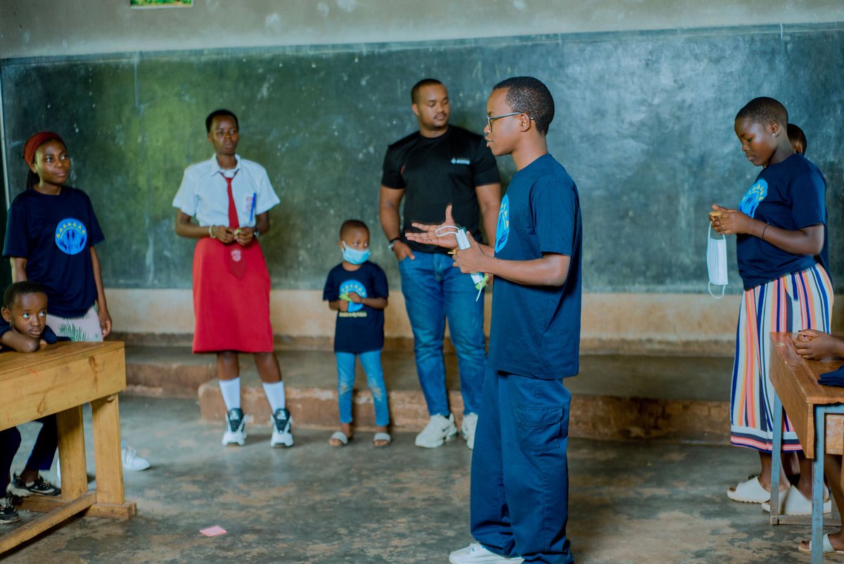 grown_to_help tweet media