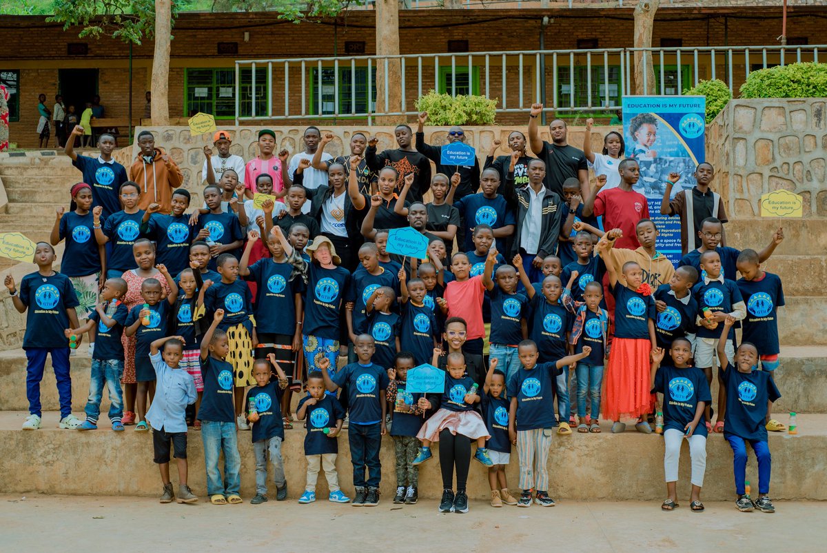 grown_to_help tweet media