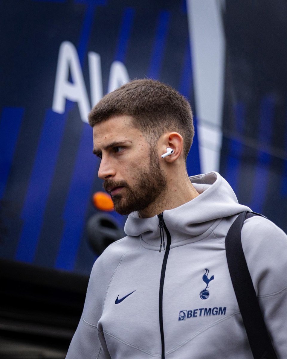 PhotoAdamBrooks's tweet photo. @SpursOfficial check in for LDN derby

📍Selhurst Park

📸  @PhotoAdamBrooks 

#spurs #premierleague #sportsphotography https://t.co/tfLrNwBxyw