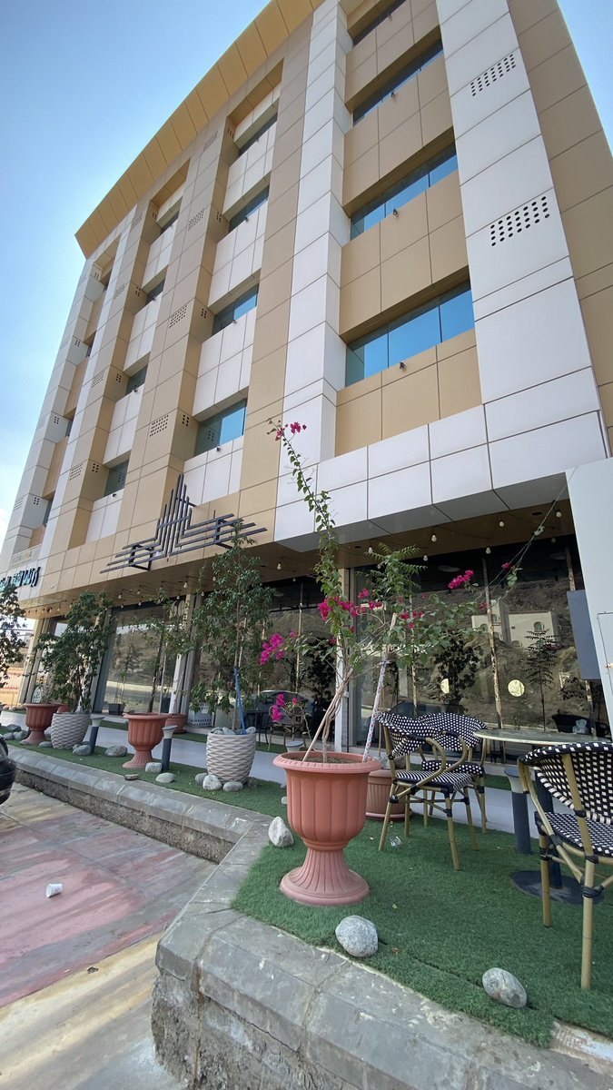 فرصة استثمارية : 
 لمن يريد فتح مطعم تحت فندق وفي الخلف مجمع شاليهات + كثافة سكان حول الموقع 
مساحة الموقع 12X15 
الموقع في المجاردة 
للتواصل والاستفسار مع صاحب الفندق فيصل على الرقم : 0504446275 
#المجارده 
#بارق 
#النماص
#محايل #ايها #القنفذه