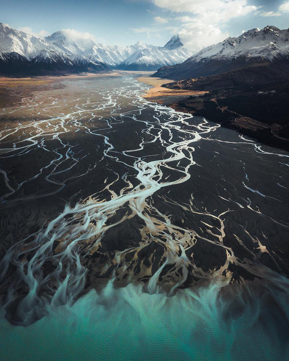 earthcurated's tweet photo. The untouched landscape of New Zealand 🇳🇿 https://t.co/JRuWi0qvsk