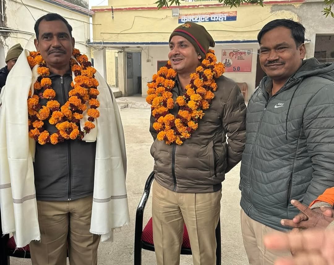 विशुनपुरा थाना पर तैनात रहे क्राइम प्रभारी अनिल सिंह के स्थानांतरण के अवसर पर थाना परिसर में विदाई समारोह का आयोजन किया गया। इस दौरान पत्रकार साथियों, पुलिसकर्मियों  ने उन्हें स्मृति-चिह्न भेंट कर सम्मानित किया।
<a href="/dm_kushinagar/">DM Kushinagar</a> <a href="/kushinagarpol/">Kushinagar Police</a> <a href="/Uppolice/">UP POLICE</a>