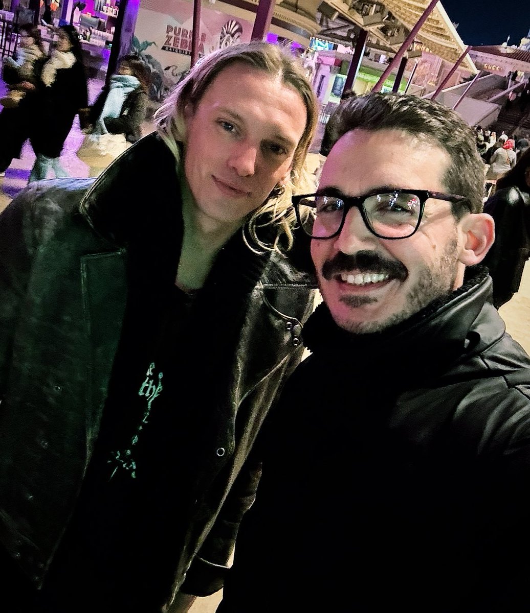 PabloR_Oficial's tweet photo. Christmas catch up with Jamie Campbell Bower in Vegas #StrangersThings5 https://t.co/ly8lJRuivv