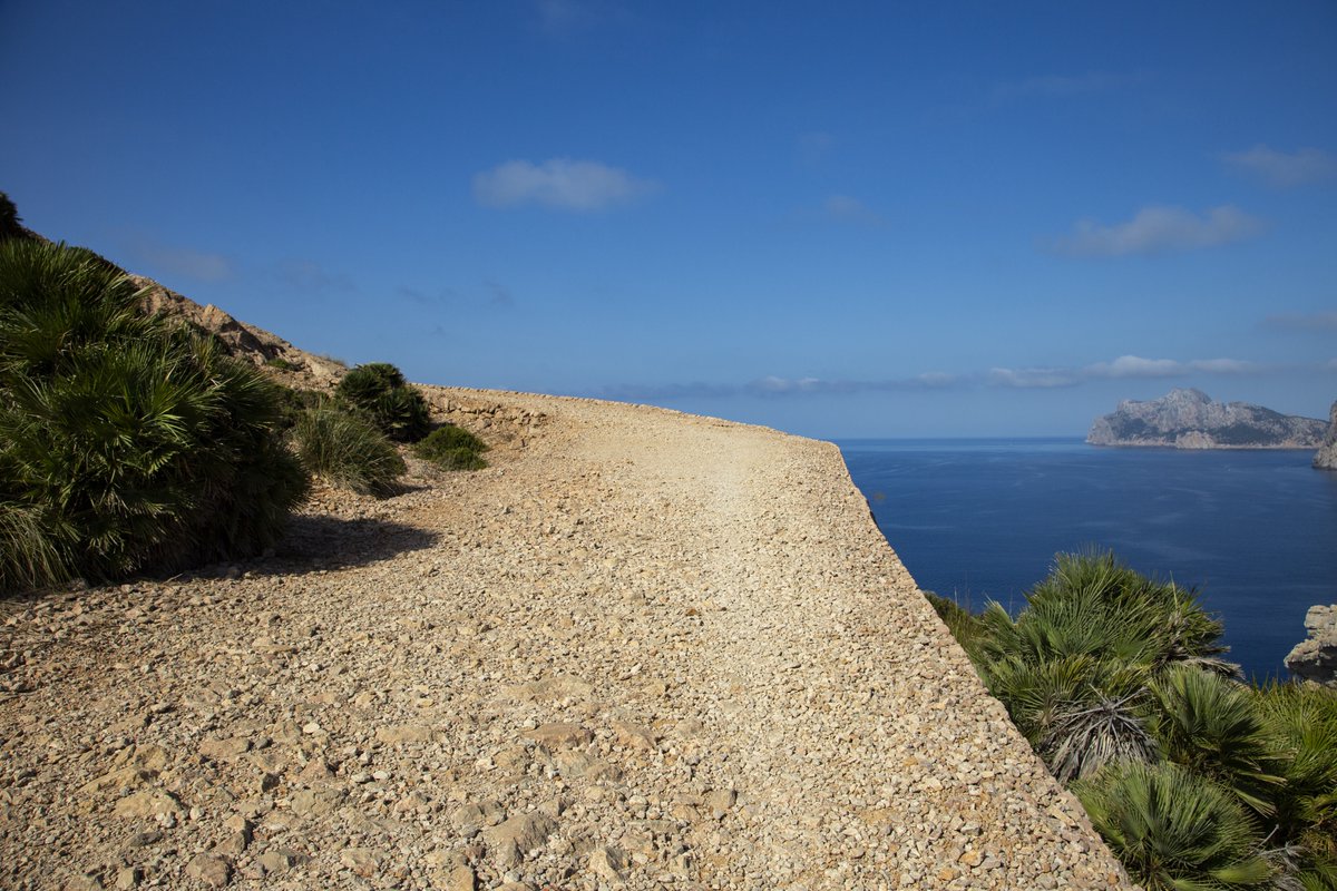 😍Camí de Coves Blanques
📍Cala de Sant Vicenç

📷 <a href="/huma06/">HUMà06</a> 

<a href="/MallorcaTourism/">Fundació Turisme Responsable de Mallorca</a>