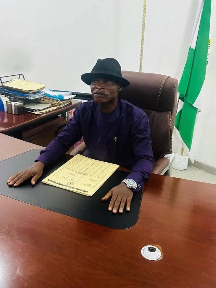 <a href="/Mwawasi__/">.</a> Na yeye aweke haga kwa meza