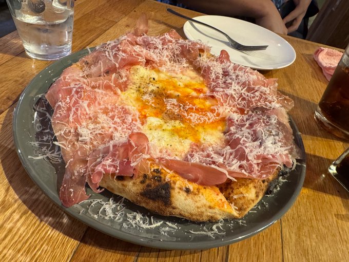 川越に来たことだし、名物のピザでも食べるか

……ピザ!? 