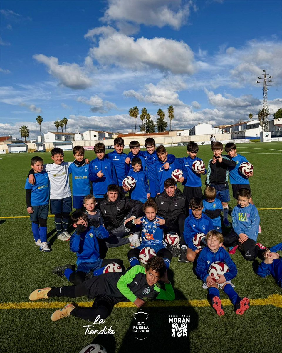 🎄⚽️ La pasada semana pusimos punto final a nuestro Campus Navideño.

Tres mañanas de fútbol, aprendizaje y sonrisas que nos dejan grandes momentos.
 
Gracias a todos los que habéis formado parte de estos días tan especiales.

🗣️ #TuAlientoNuestraFuerza
💪 #VMP 🔵⚪️
