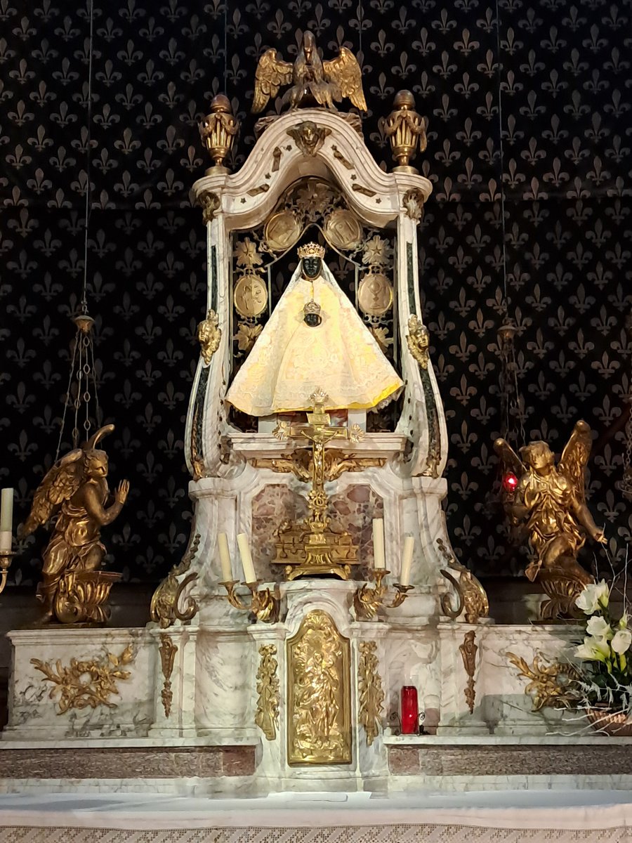 cathedraledupuy's tweet image. Nous vous souhaitons une bonne et sainte année 2026.
Nous vous confions à la prière de Notre-Dame-du Puy, Marie, la Mère de Dieu que nous fêtons ce 1er janvier.
#bonneannee #HappyNewYear #marie #theotokos #lepuyenvelay #CatholicX