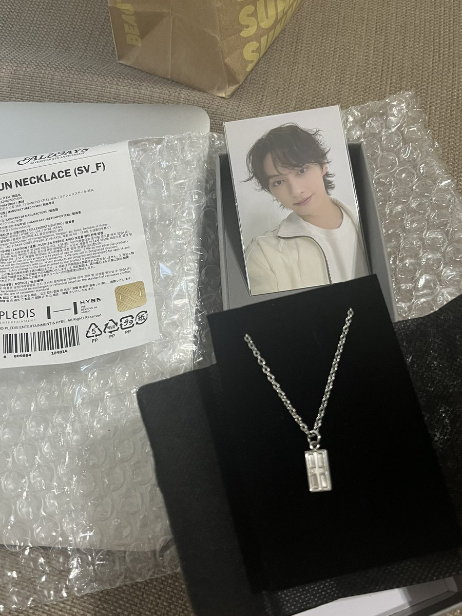412cloud's tweet image. #412onhand ★

wts lfb ph ── seventeen
9th anniversary always necklace – jun

only worn once
comes with freebies!! 

(₱) 1000 
𓇼 bdo/maya | sdd/ggx

payo or 3d reservation ◡̈