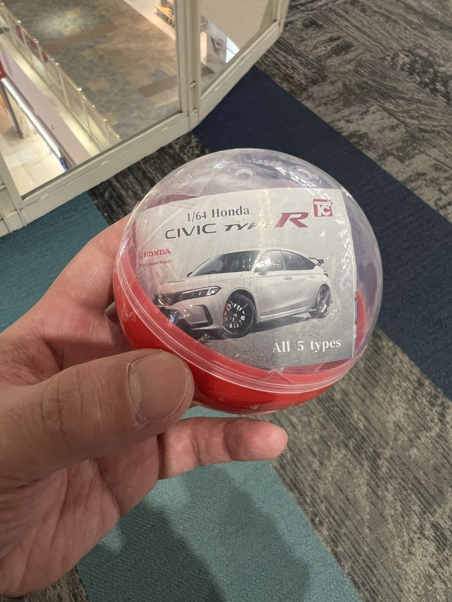 macchan2011's tweet image. ようやく見つけて回せた

グレーが欲しかったけど、レッド！

#トイズキャビン
#シビック
#FL5