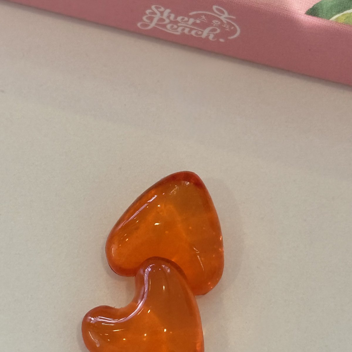 อันนี้เลย ควรแมสเหอะ เม็ดวิตามินซอฟเจล ลองกินมา 4 วัน สิวยุบจริง มันแห้งไปเลยอะ แล้วรอยแดงจากสิว จางลง ลดอักเสบดีเลย หน้าฟูมาก เรากิน 2 เม็ดนะ ก่อนนอน 🧡🛌