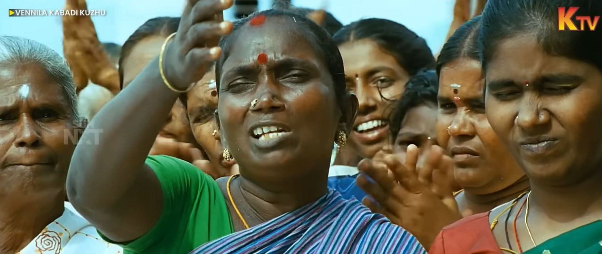 2Jobprakashdmk's tweet photo. ரசிகர்களுக்கு ஒண்ணுனா அவங்க வீட்ல போய் நிற்பேன் - விஜய் //

#கட்சிகொள்கை தலைவருகளுக்கு மாலை போடவே வெளிய வராம வீட்டுக்குள்ள ஃபோட்டோ ஃப்ரேம் வச்சு மாலை போட்டுட்டு இருக்காரு

இதுல ரசிகர்களுக்கு ஒண்ணுனா அவங்க வீட்டுக்கு போய் நிப்பானாம்..ப்ராடு கார பைய😢
@actorvijay https://t.co/KizTWfk69o