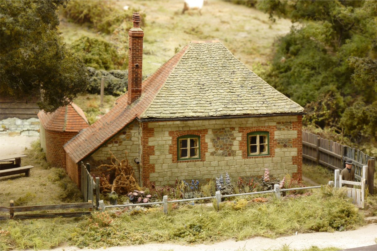 We are open today (29th), tomorrow (30th) and Wednesday (31st) from 11am with last entry 3.15pm. As well as seeing our incredible miniature landscapes, there are several beautiful walks around Long Wittenham, a great pub nearby and it's warm and cosy in our tea room!