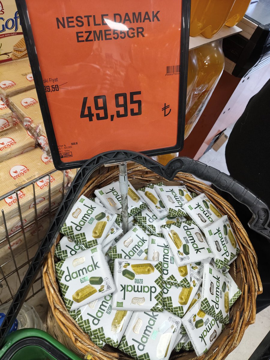 Umarım yeşil rengi veren bezelyedir.