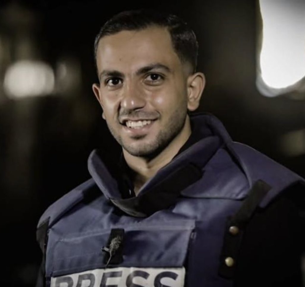 من مخيم جباليا…
مخيم الشهداء، مخيم عماد عقل ونزار ريان،
خرج حذيفة سمير الكحلوت وأنس جمال الشريف…
الأول صوت المقاومة، والثاني صوت غزة.

كتبوا أسماءهم بالدم
لتبقى فلسطين حيّة،
ولتظل القدس البوصلة.

وتركوا لنا العهد…
أن نبقى على الطريق ما حيينا،
بإذن الله.