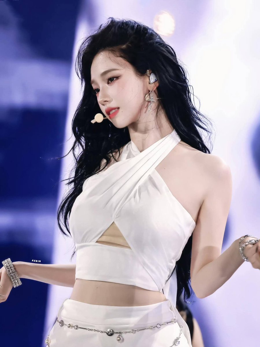 kpopisterm's tweet image. holy visual