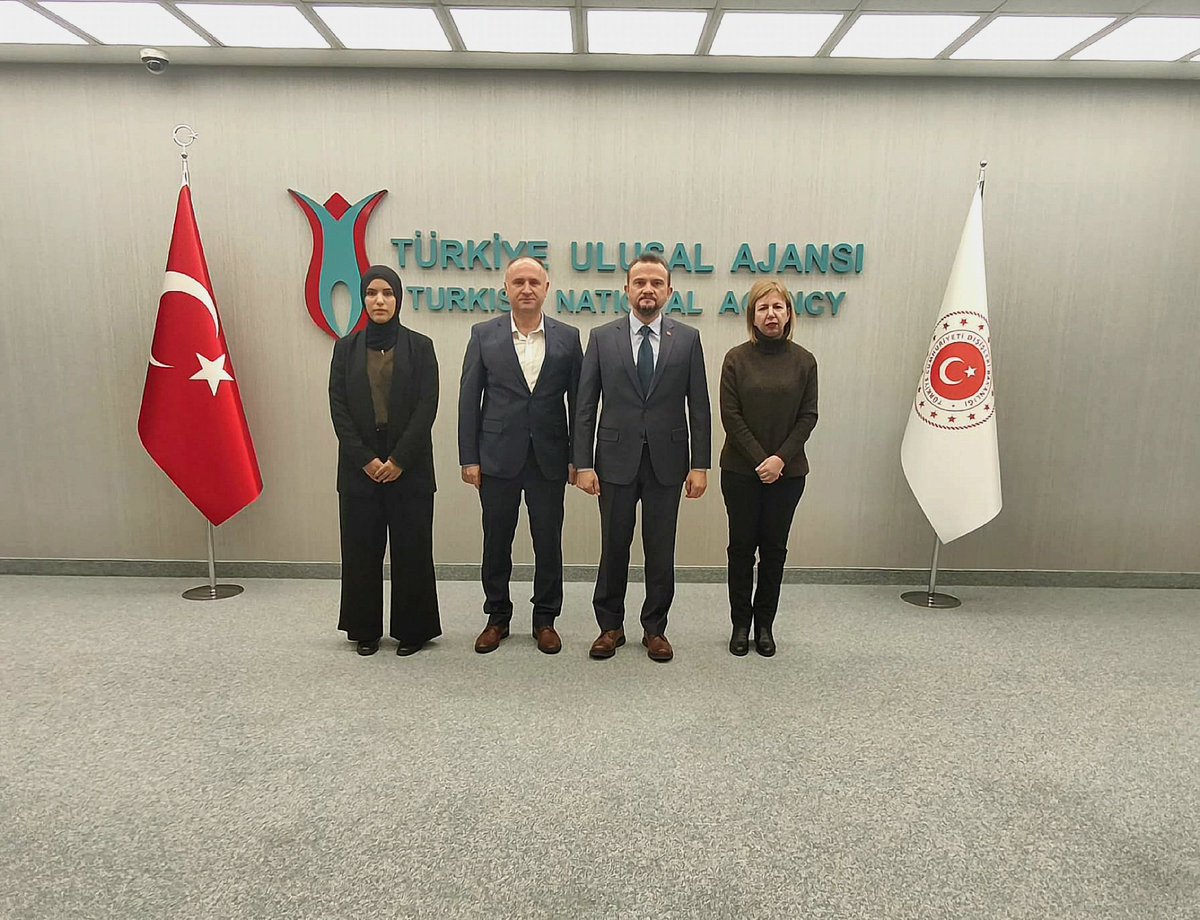 Memur-Sen Vice President Hamza Öksüz paid a visit to İlker Astarcı, President of the Turkish National Agency.
During the visit, views were exchanged on the activities carried out by Memur-Sen Foreign Relations and the International Labour Confederation (ILC).