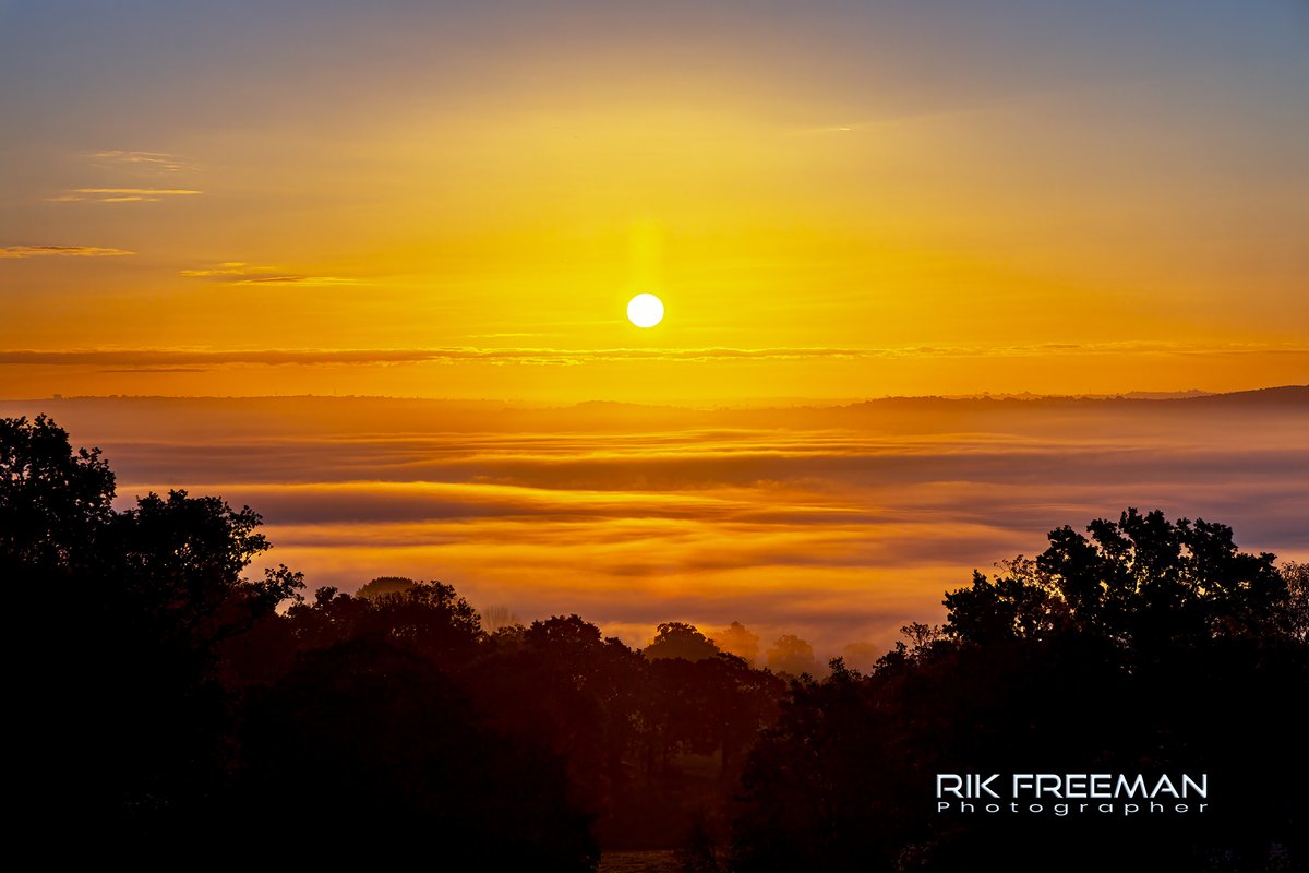 rickfr01's tweet photo. I am so thankful to have been able to grab this shot when I did. It tells me, as it does all of you... Above the clouds, there is this thing called the Sun.
@CanonUKandIE @BenroTripods @Nature @AMAZlNGNATURE #liveforthestory #sunrisemagic https://t.co/xijjLvNGWY
