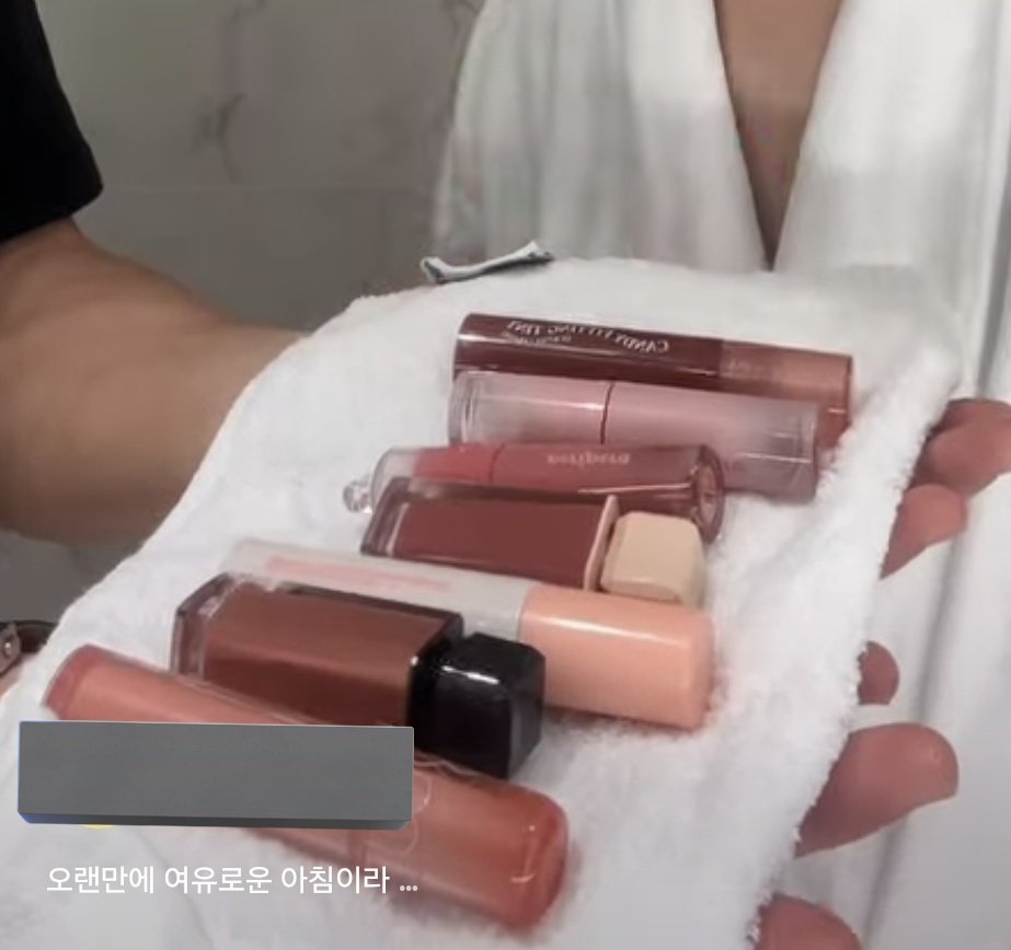 군말없이누님립받침대로자아바꿔끼는남자
호감.