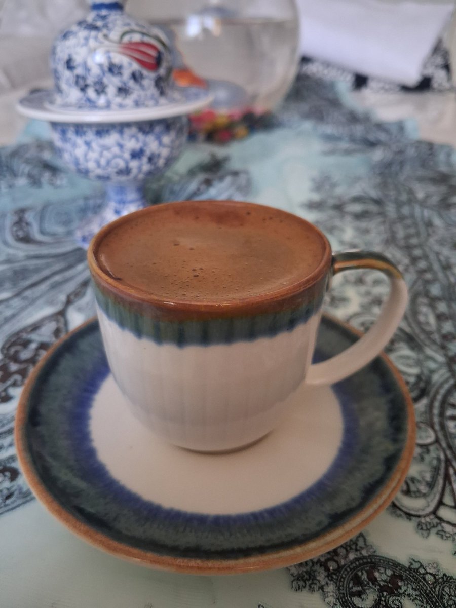 Hava soğuk ,umutlar yıkık ,kalpler yorgun ve takvimler bir vedaya hazırlanıyor gibi ...
#Pazartesi