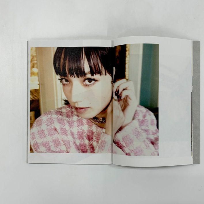 GINZA_magazine's tweet photo. #小松菜奈 にインタビュー。

「思い描いていた姿ではない方が、面白くて好きです。私は直感と感覚の人間なので、自分の赴くままに、興味を持った方向へ進んでいきたい。常に〝人生は一度切り〟と心に置いて、それを正解に変えて楽しみたいと思っています」
https://t.co/YUGdETbQmn https://t.co/mXFb5yeIgO