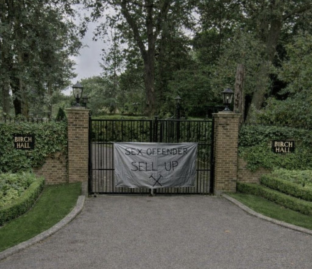 Chris_Mills_'s tweet image. Right, i'll put this out there that this is not my work and I don't know when it was done but I respect the commitment.

⚒️🟥

#NoMoreBS
#SoldOurSoul
#BeadyOut
#SullivanOut