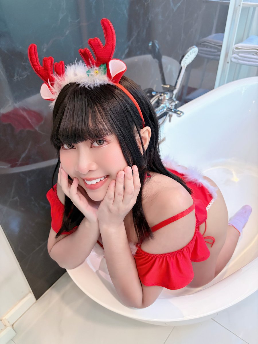 Lucechan99's tweet photo. Santy~🎄🎉🦌 https://t.co/bcAkf4fXoG