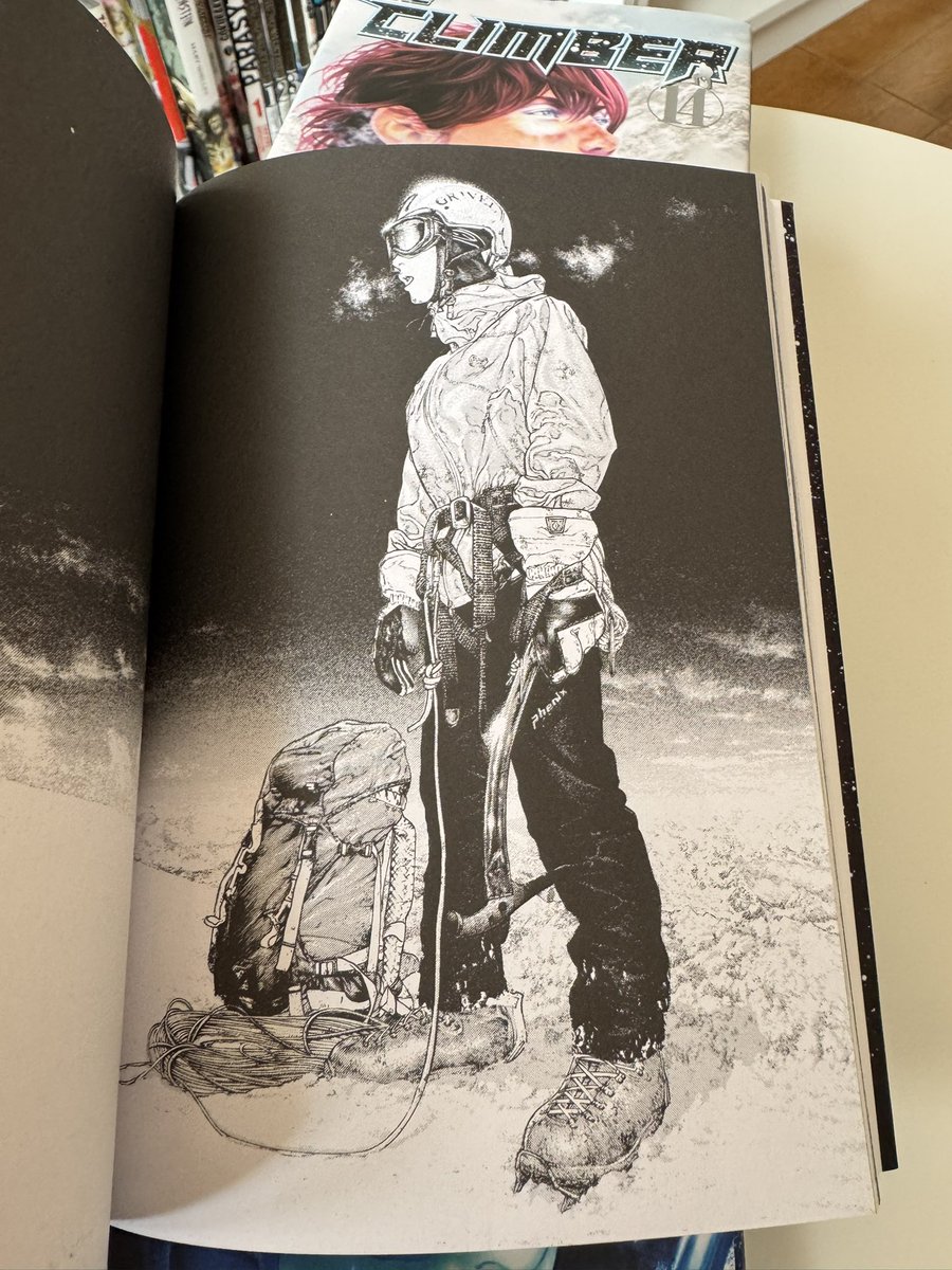 EdwardMork's tweet photo. @NormaEdManga @mwediciones @Ivrea @PlanetadComic @ArechiManga @distritomangaED @SalamandraGraph @eccediciones @MangaPaniniEsp @TomodomoEd The climber 
Tomos 12, 13, 14, 15 y 16
Editorial: @mwediciones 
Pues por fin he sacado algo de tiempo y me he puesto al día con esta obra. Por fin empezamos a escalar el K2 y vemos cómo Mori se enfrenta a una dualidad entra su familia y la escalada ⛰️.
Una delicia artísticamente https://t.co/RVTUuuy9XU