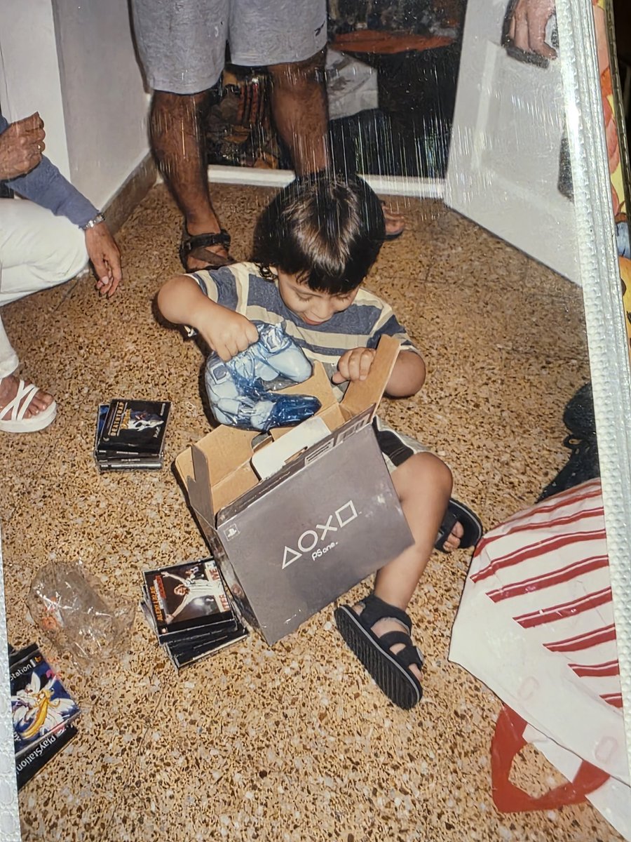 Ayer hubo momento de fotos retro en la casa de mis viejos y encontré esta del comienzo del viaje. La pipa no se mancha.