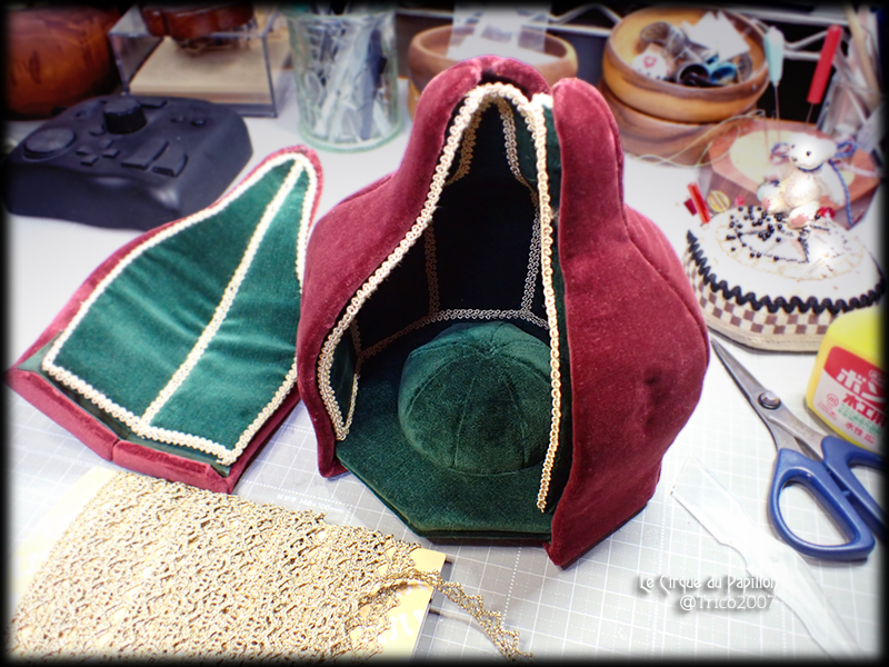 仮組み。内装が良い感じに収まりました。
ヒンジをどうするか検討しながら、とりま外装をデコって参ります〜。