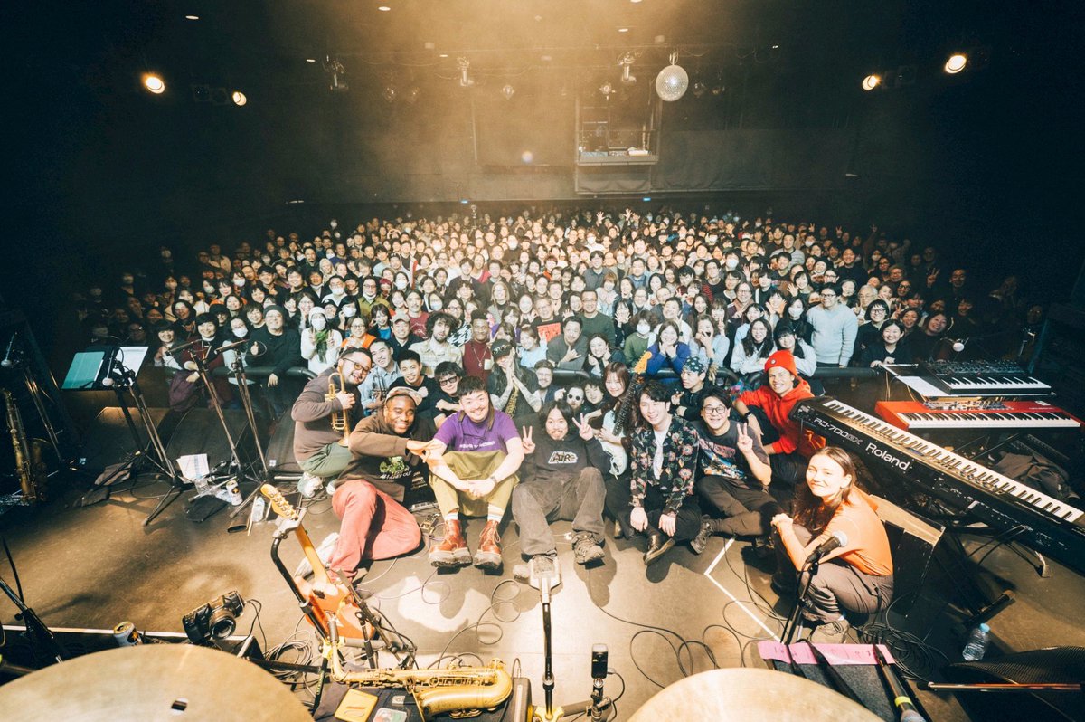 AnswerRemember's tweet image. ありがとう東京‼︎
感謝感謝の2025
来年もまだまだよろしくワッツアップ‼︎
@shunishiwaka 
@koheisax_melraw 
@TomoakiBaba 
@sase_tp 
@jamesmacaulayjp 
@K_Kaihori 
@wakapaijazz 
@martyhbass 
@Taiki_men_ 
@Dooonermhoi 
@Salty_Jua 
@himimojo 

special thanks
@guita_rei 

📷@tarumikana