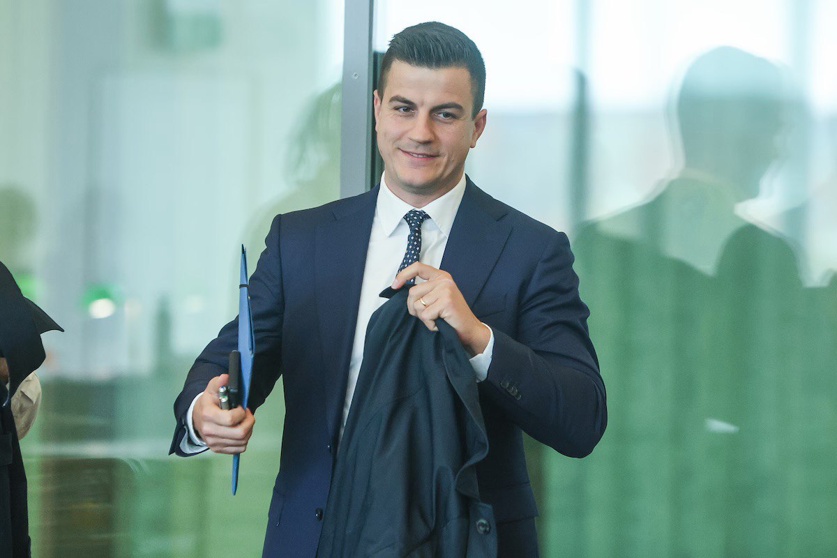 In 24 hours, I will get the verdict from my appeal at the Supreme Court for the hatespeech case that got me a prison sentence and a 10 year political ban.

Eight years of my life. Countless missed opportunities and family moments. €395.000 in legal costs.

Lawyers say our case