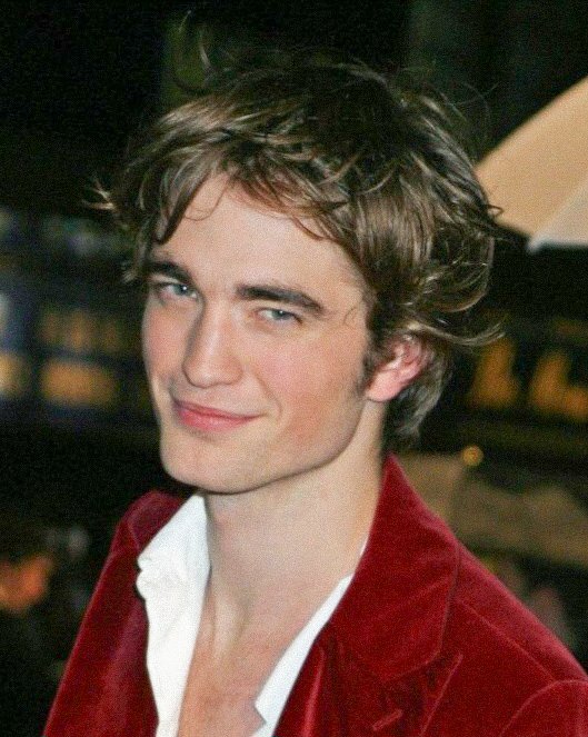 pattinsonactor's tweet image. pretty boy with pretty face pretty voice pretty eyes pretty jawline pretty lips