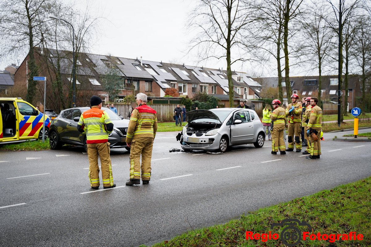 Veel schade na ongeval op de Gildenlaan in Apeldoorn