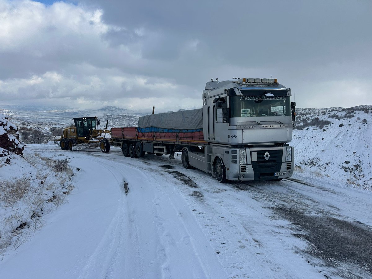 Elazığ'da 240 Köy Yolu Yeniden Ulaşıma Açıldı
elazighabermerkezi.com/elazig-da-240-… <a href="/elazig_valiligi/">T.C. Elazığ Valiliği</a> 
#elazığhaber #elazığ #kartatili #karyağışı