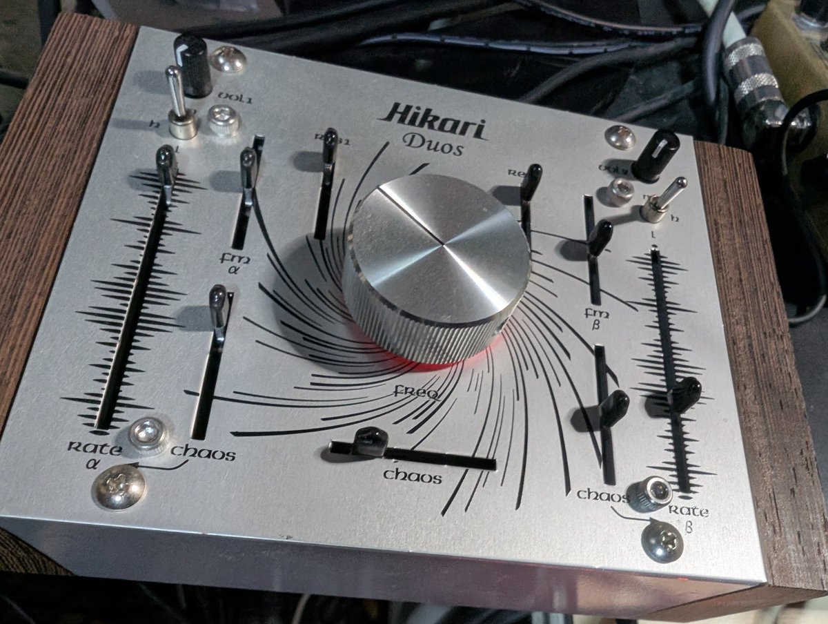 オークションに変更！Hikari Duos カオスシンセサイザー Hikari Instruments Duos ステレオ・カオスシンセサイザー ステレオな