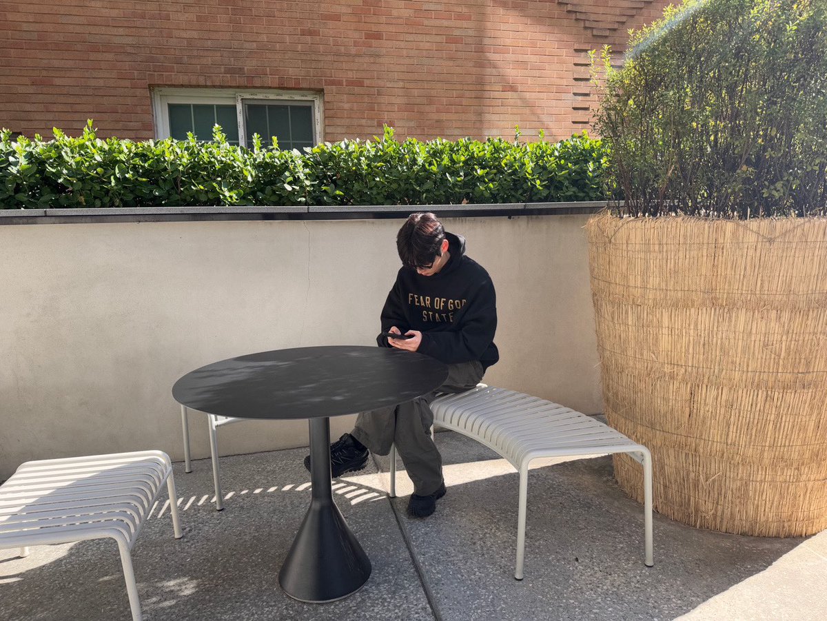 hwan8minhyun's tweet photo. 인스스에올리면친구들한테남친생겼냐고디엠옴 다들저장해 https://t.co/m1L8DLc5ba