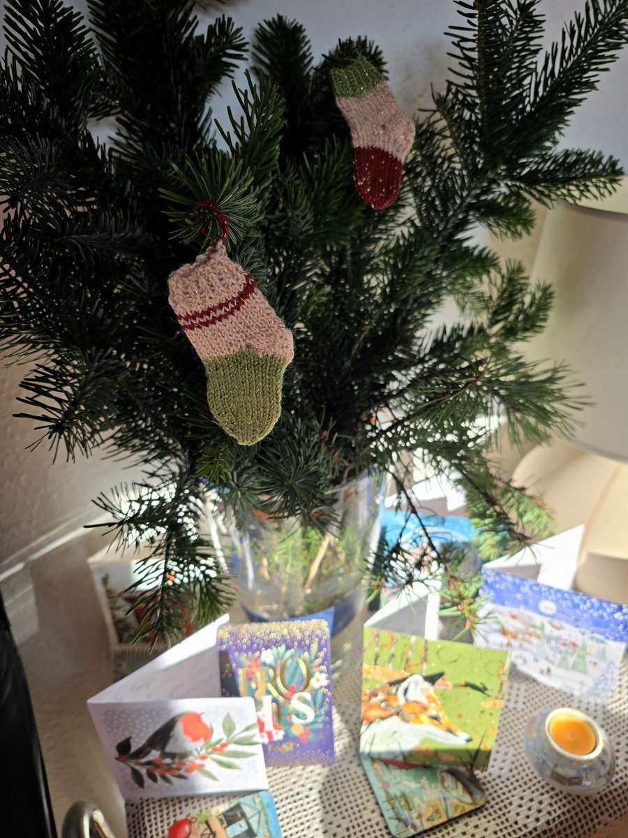 Vassi__'s tweet image. Понедельник,  29.12.2025

И вот, будучи уже в другом месте, получаю от неё  письмо с вложением. Честь по чести, с таможенной декларацией (сумасшедшие постбрекзитовские правила!)
Открываю...🤩