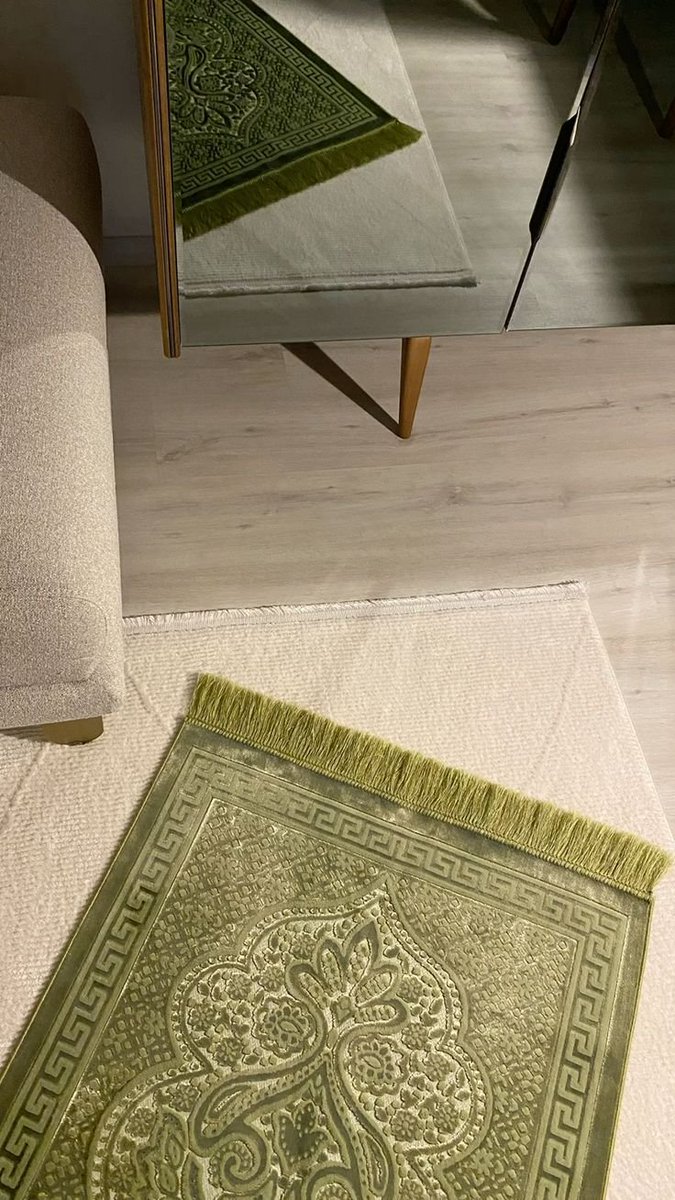 Ya Rab, secdeye karşı muhabbetimizi artır. Haramın çirkinliğini, helâlin lezzetini hissettir. Bizi senin rızan ile sevindir.