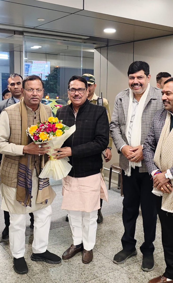 gnshuklabjp's tweet photo. मित्रो-लखनऊ एयरपोर्ट पर मा.प्रदेश अध्यक्ष श्री पंकज चौधरी जी का स्वागत किया । https://t.co/vobdZh1kP2