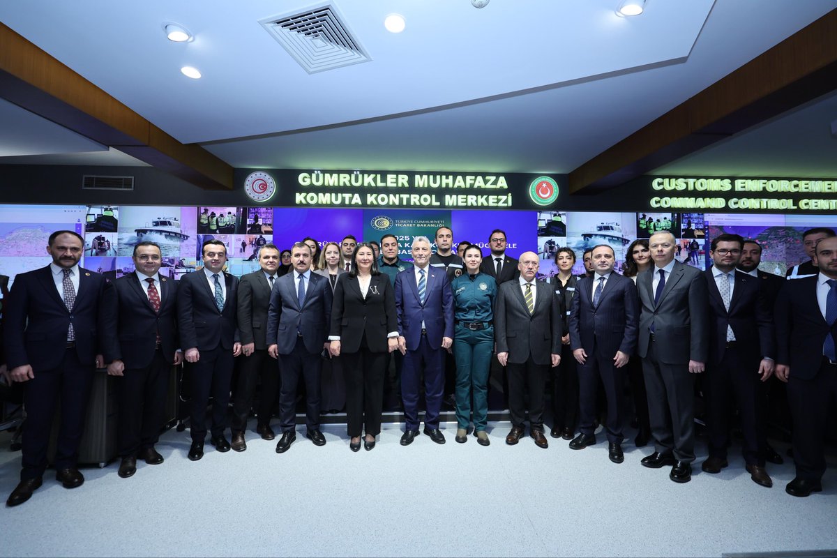 Bugün Ankara’da, 2025 yılı Gümrükler Muhafaza ve Yasa Dışı Ticaretle Mücadele faaliyetlerimizi değerlendirdiğimiz toplantımızı gerçekleştirdik.

“Gümrüklerde Önlem, Toplumda Güven” anlayışıyla yürüttüğümüz kararlı çalışmalar neticesinde;
▪️ 2025 yılında 98 milyar 554 milyon TL